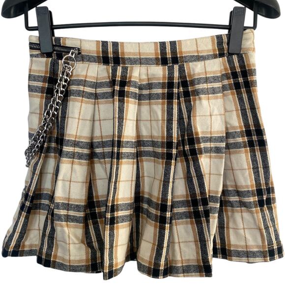Forever 21 Pleated Plaid Mini Skirt with Chain Size Medium - Picture 4 of 5